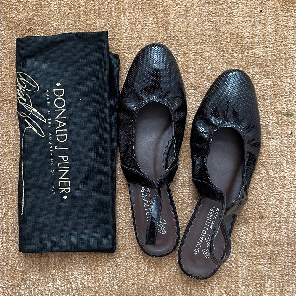 Donald J Pliner Black Textured Slingback Flats